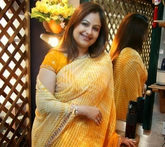 Ayesha Jhulka HD Wallpaper in saree