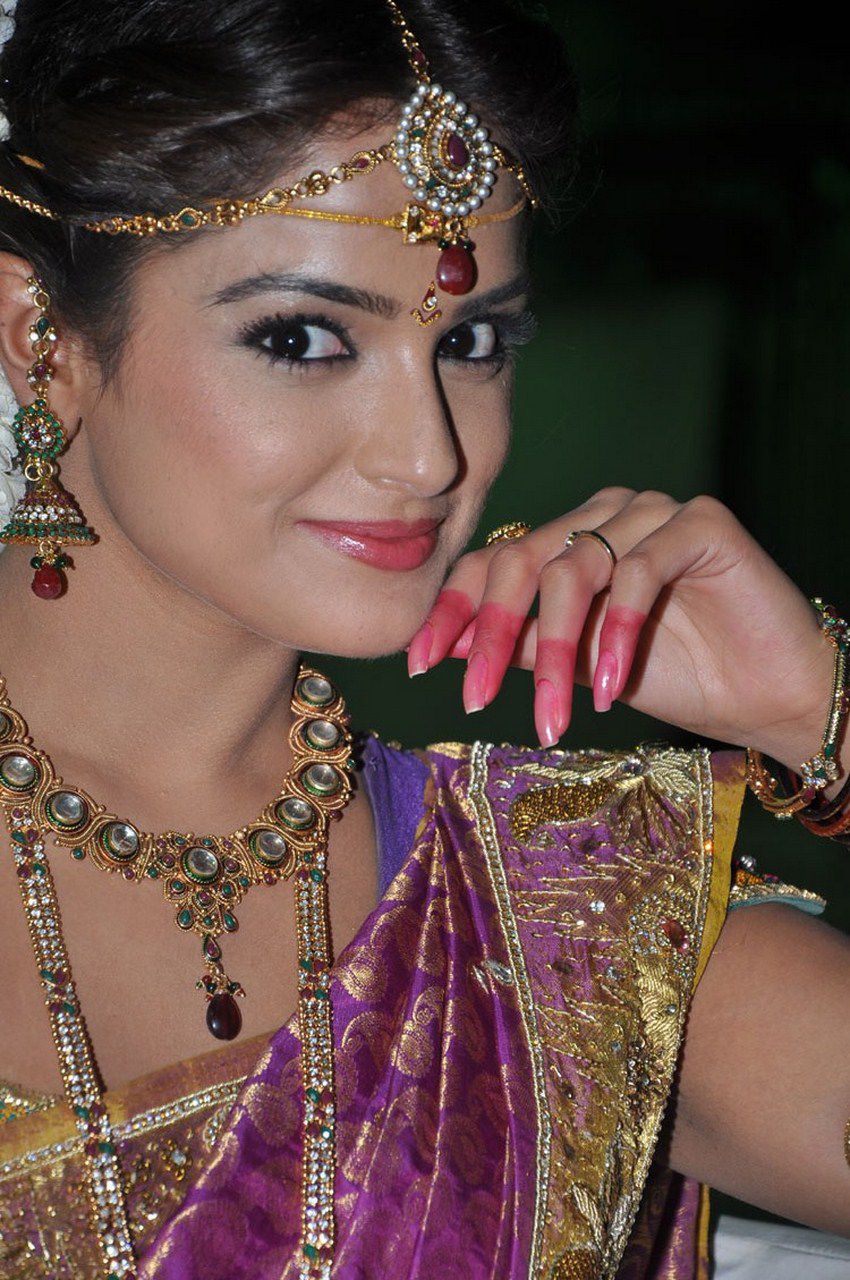 Telgu actress Asmita sood in saree